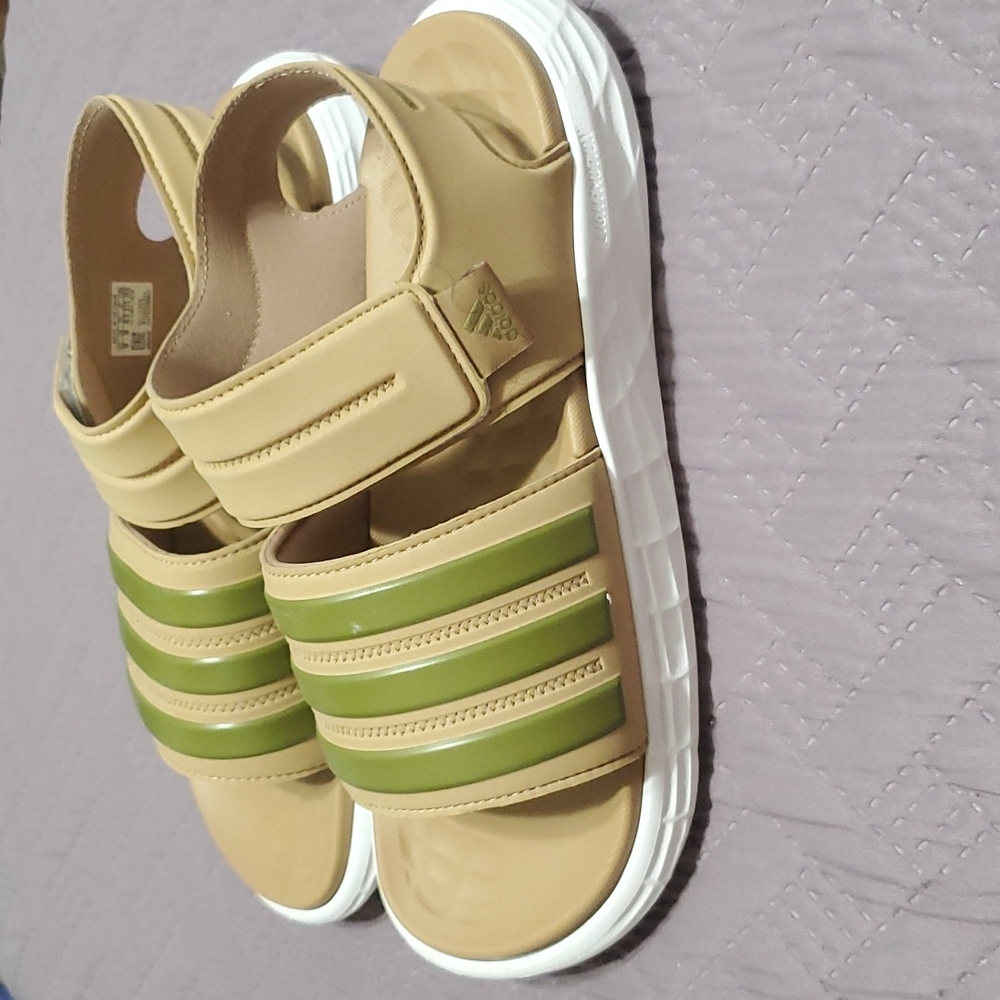 SANDAL - Picture 4 of 4